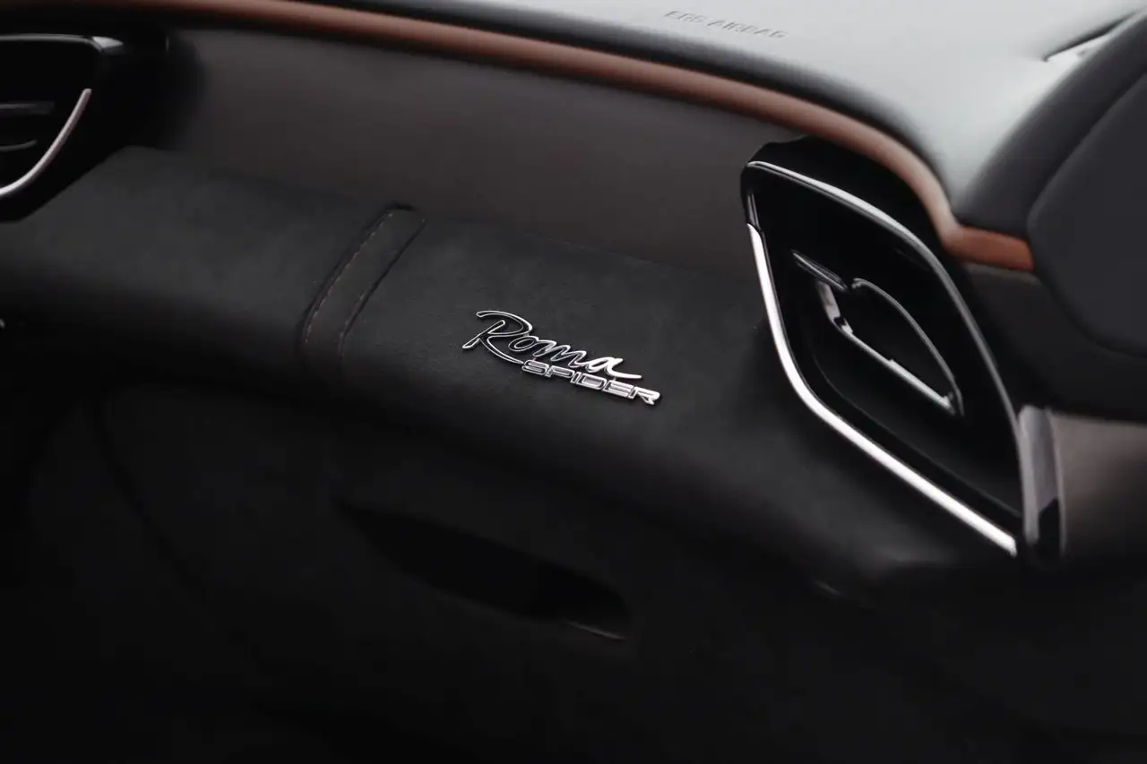 Ferrari Roma Spider +GRIGIO SCURO+SITZBELÜFT+JBL+NACKENWÄRMER+ — Vehicle gallery 16