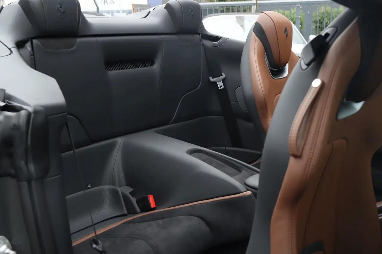 Ferrari Roma Spider +GRIGIO SCURO+SITZBELÜFT+JBL+NACKENWÄRMER+ — Vehicle gallery 21