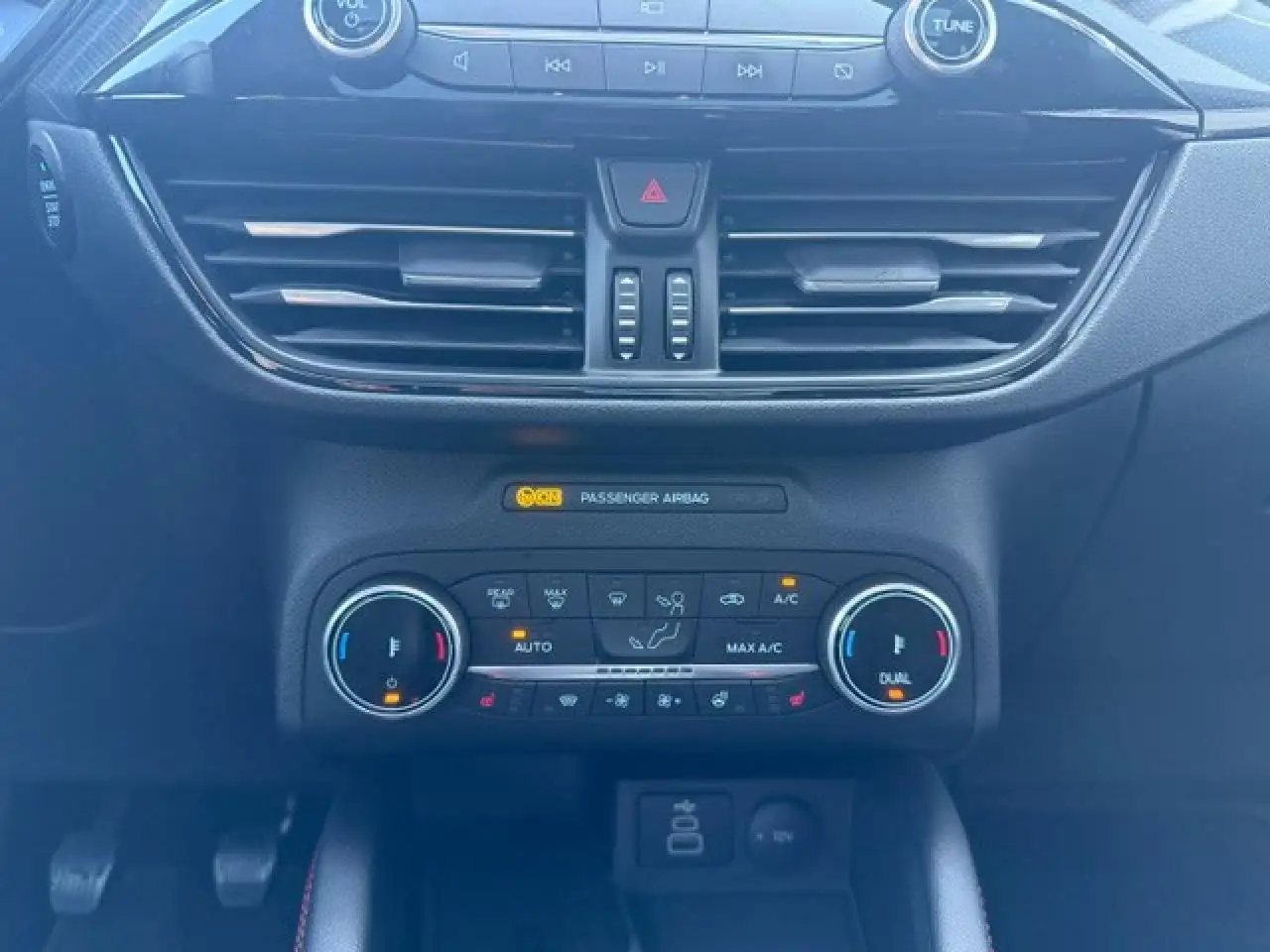 Ford Kuga ST-Line X — معرض صور السيارة 13