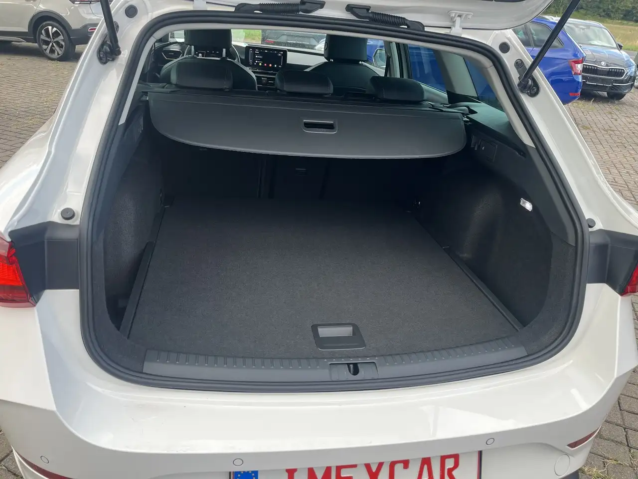 CUPRA Leon 1,5 TSI Sportstourer + AHK + Voll LED + ACC + 18 Z — معرض صور السيارة 18