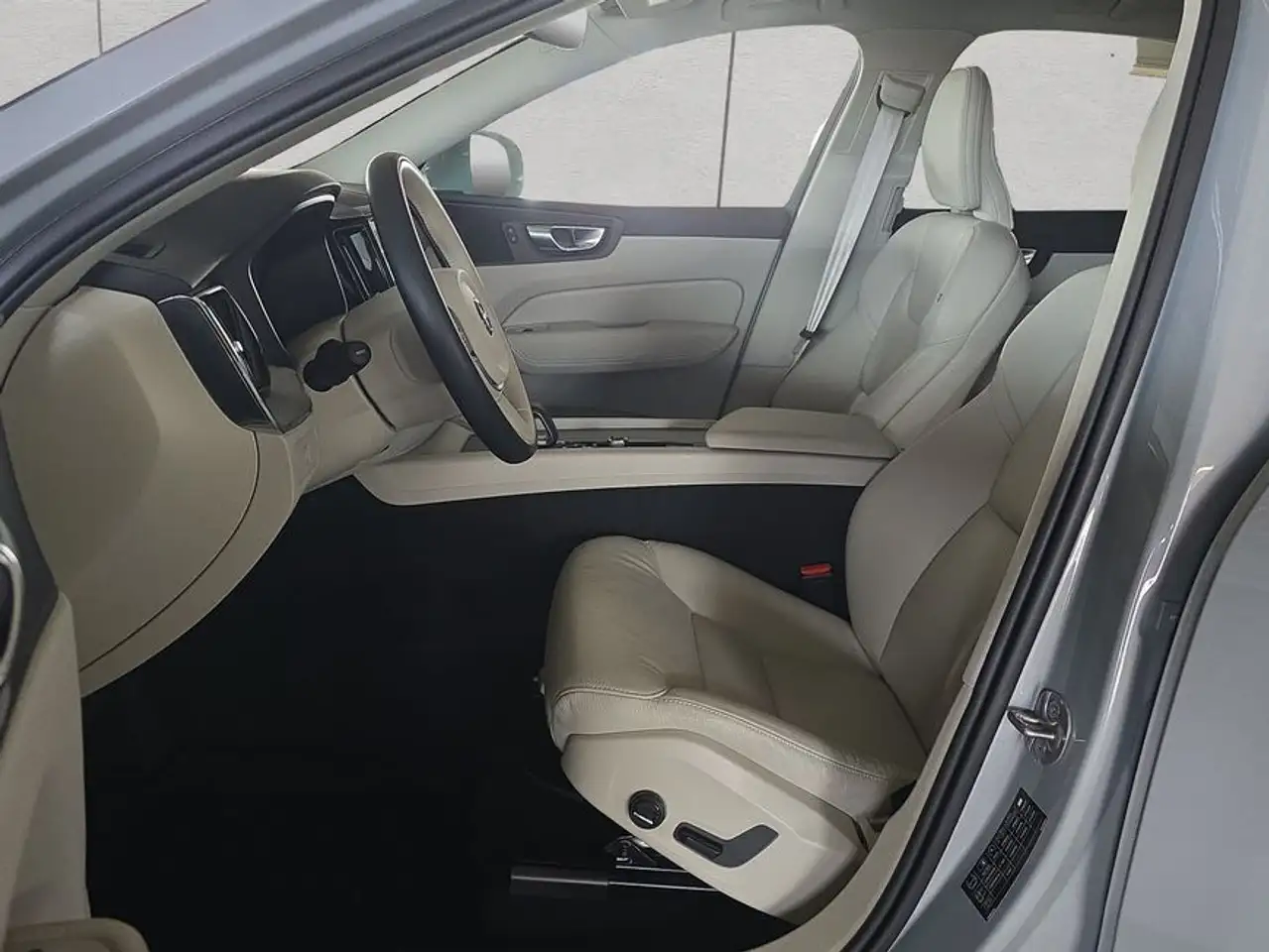 Volvo XC60 XC60 B5 B AWD Core — معرض صور السيارة 7