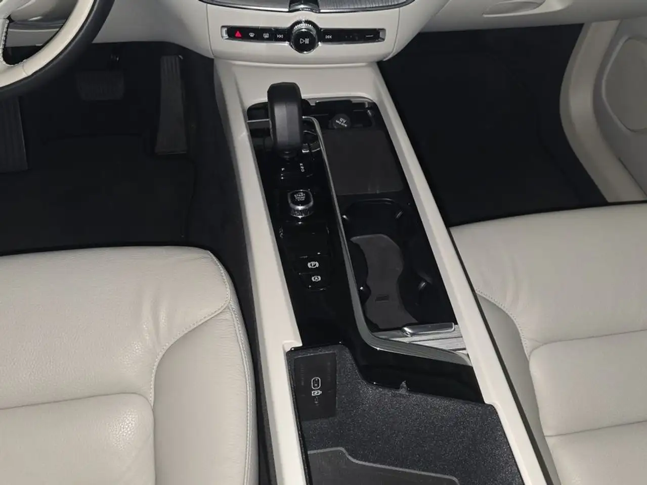 Volvo XC60 XC60 B5 B AWD Core — معرض صور السيارة 19