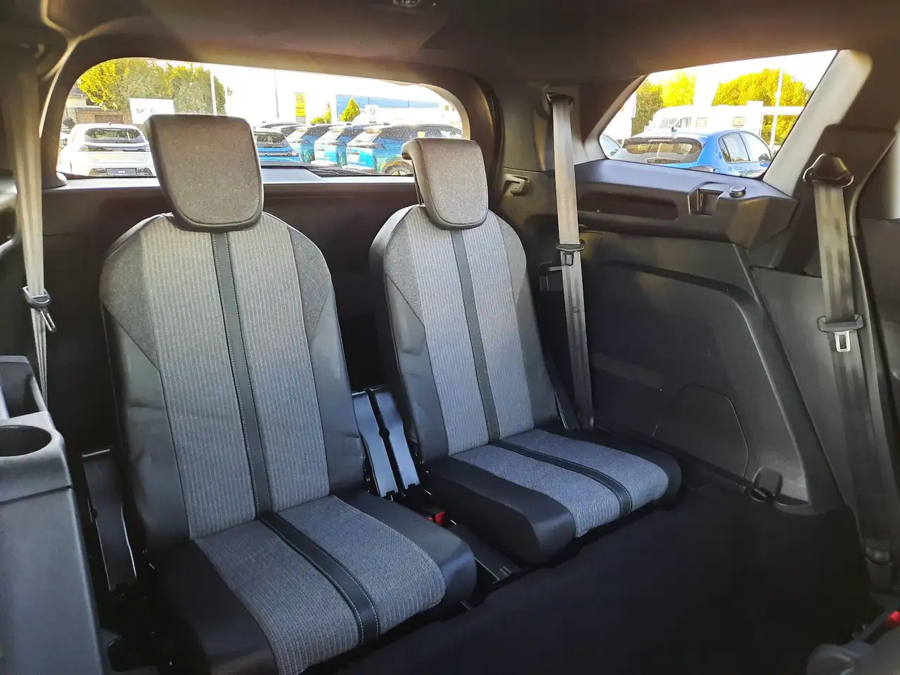 Peugeot 5008 Allure Pack eDSC 7 SITZE NAVI SH 360° KAM — Vehicle gallery 15