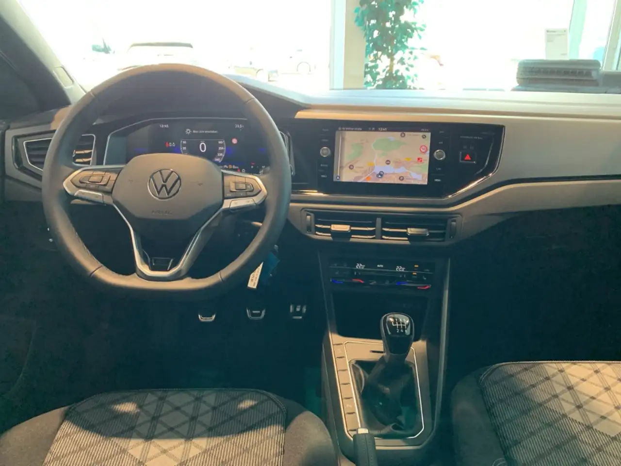 Volkswagen Taigo R-Line TSI 85 kW (116 PS) 6-Gang NAVI SHZ BT — Galería del vehículo 11