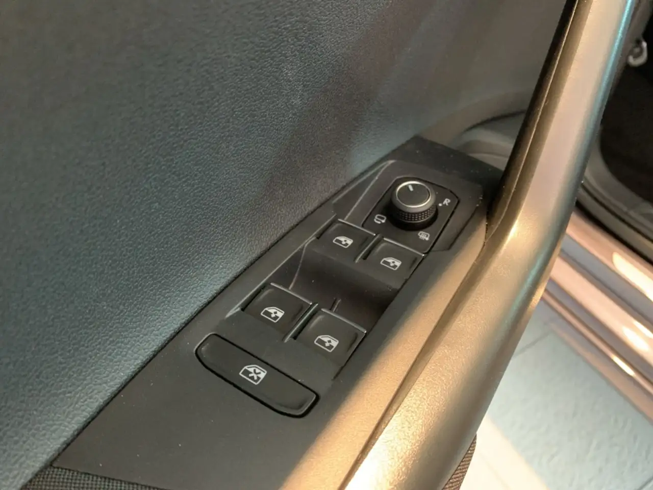 Volkswagen Taigo R-Line TSI 85 kW (116 PS) 6-Gang NAVI SHZ BT — Galería del vehículo 17