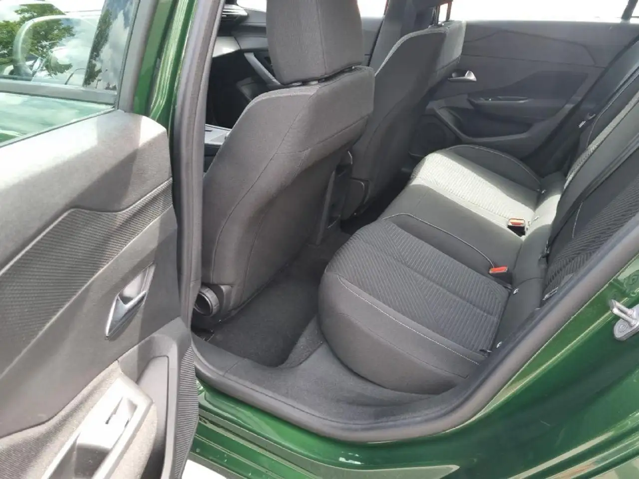 Peugeot 308 Active Pack 1.2 LED/MirrorLink/SHZ/Allwetter — معرض صور السيارة 19