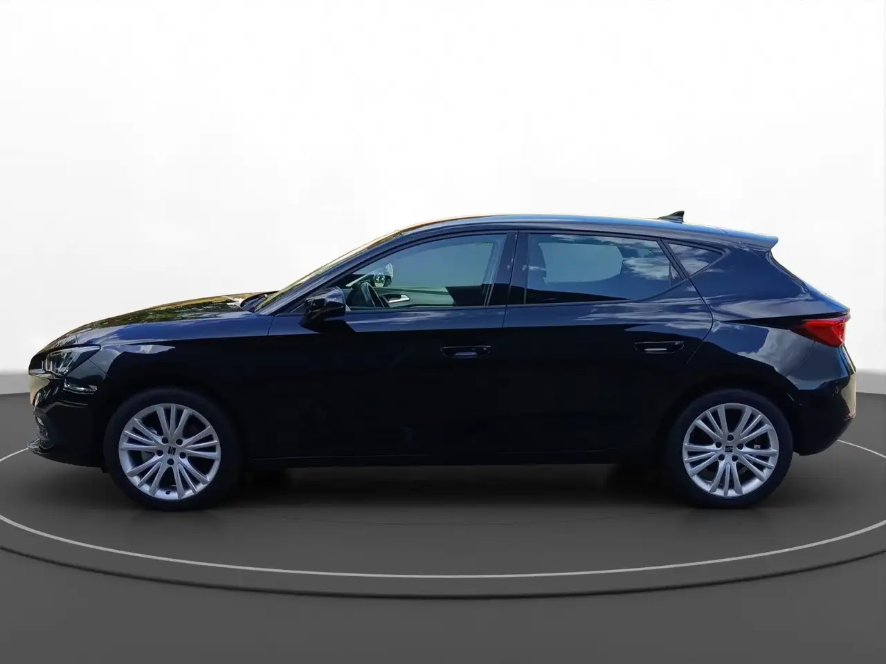 SEAT Leon 1.5 eTSI DSG Style Edition LED PDC+RFK ACC — Vehicle gallery 6