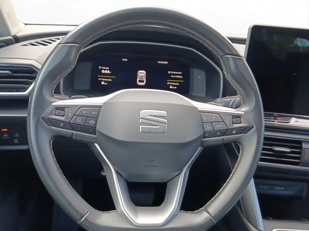 SEAT Leon 1.5 eTSI DSG Style Edition LED PDC+RFK ACC — Vehicle gallery 19