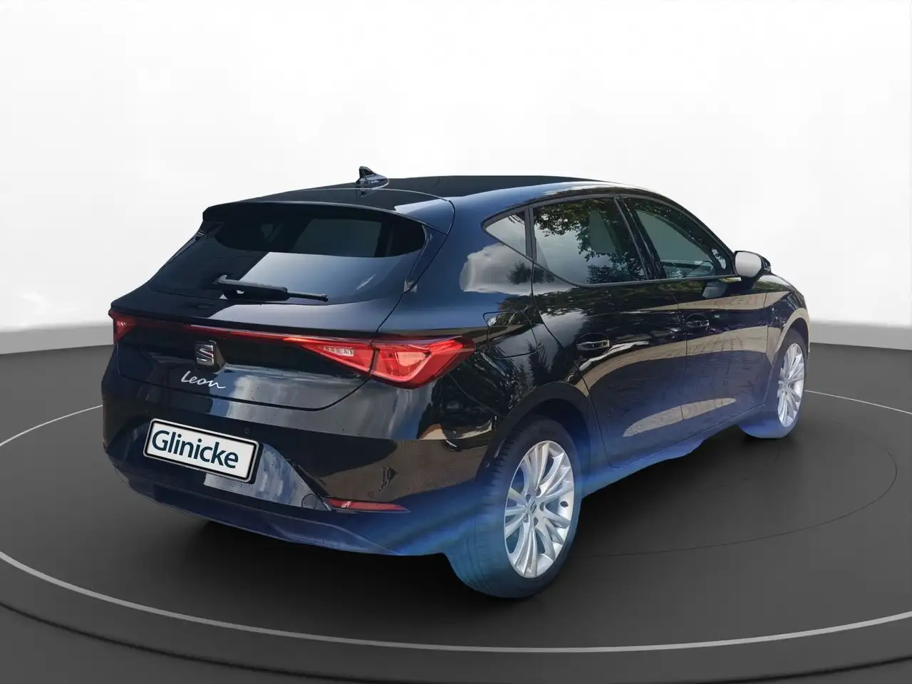 SEAT Leon 1.5 eTSI DSG Style Edition LED PDC+RFK ACC — Vehicle gallery 4