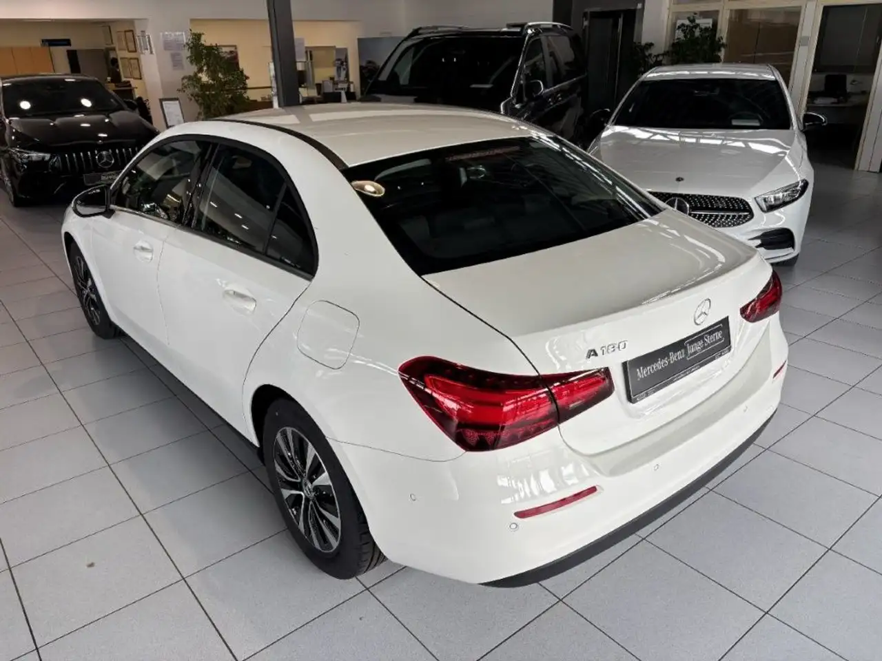 Mercedes-Benz A 180 Limousine Volldigital RFK Winter MBUX DAB — Galerie du véhicule 4