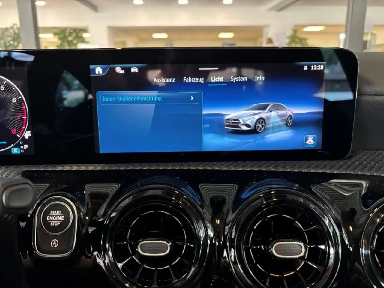 Mercedes-Benz A 180 Limousine Volldigital RFK Winter MBUX DAB — Galerie du véhicule 15