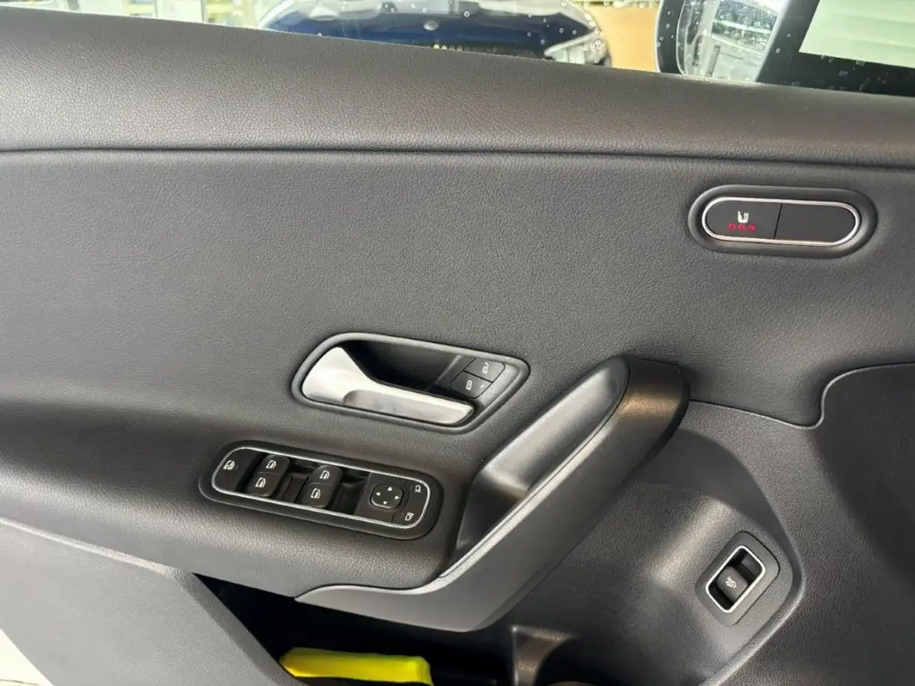 Mercedes-Benz A 180 Limousine Volldigital RFK Winter MBUX DAB — Galerie du véhicule 10