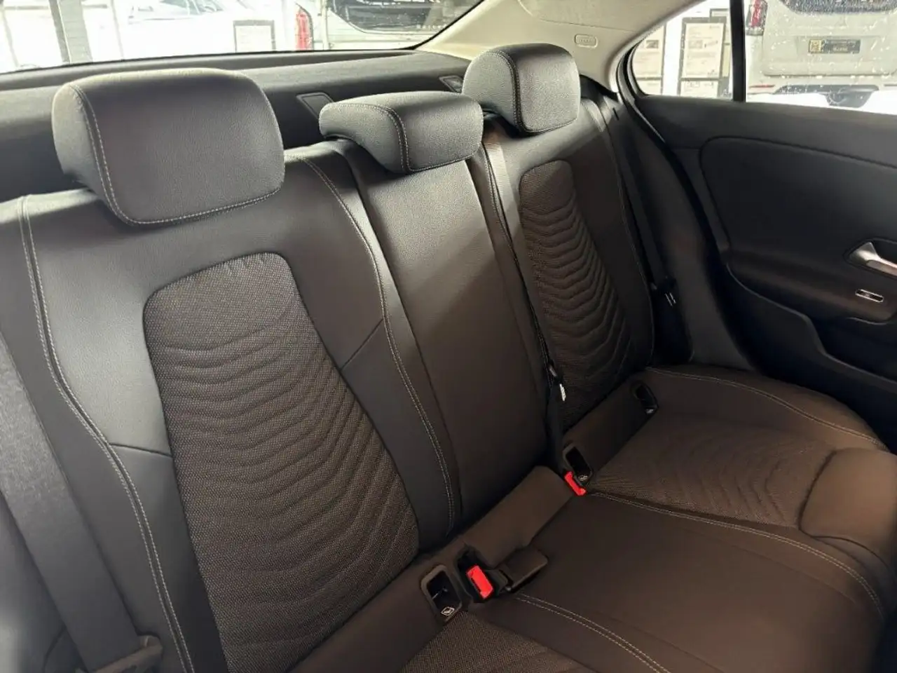Mercedes-Benz A 180 Limousine Volldigital RFK Winter MBUX DAB — Galerie du véhicule 7