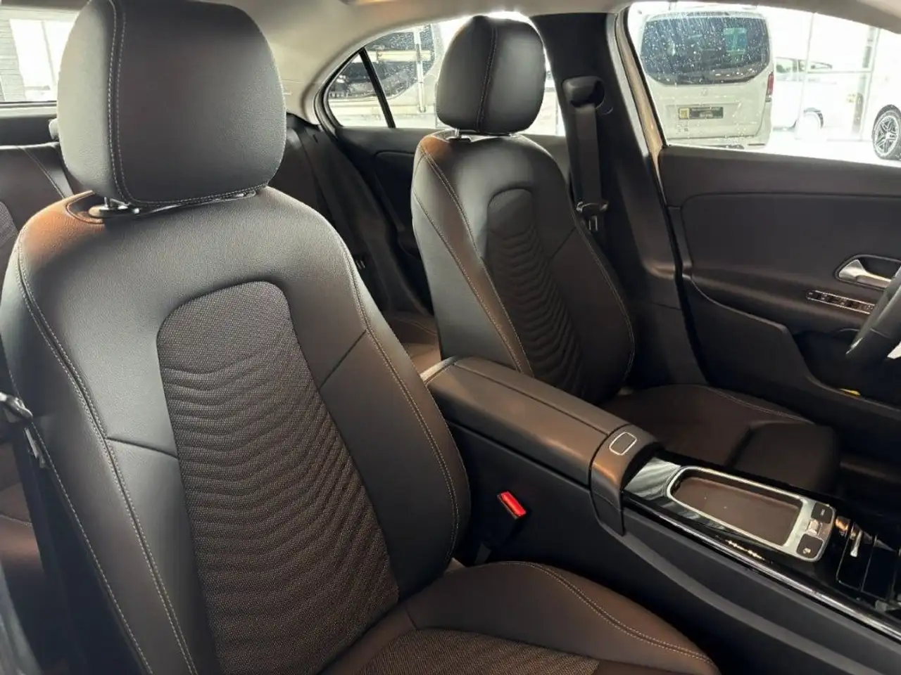Mercedes-Benz A 180 Limousine Volldigital RFK Winter MBUX DAB — Galerie du véhicule 8