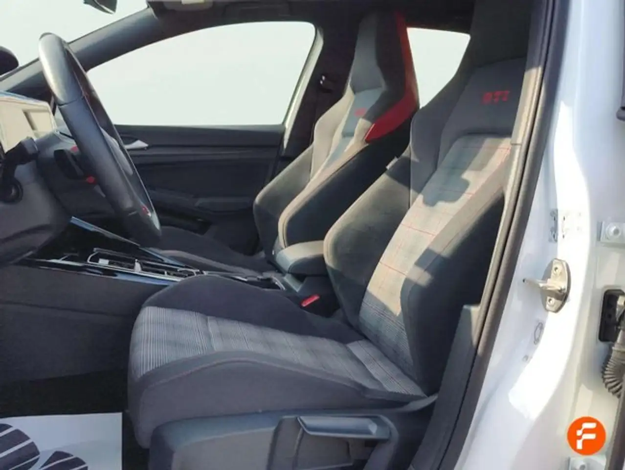 Volkswagen Golf GTI 2.0 TSI DSG 180kW — Galería del vehículo 17