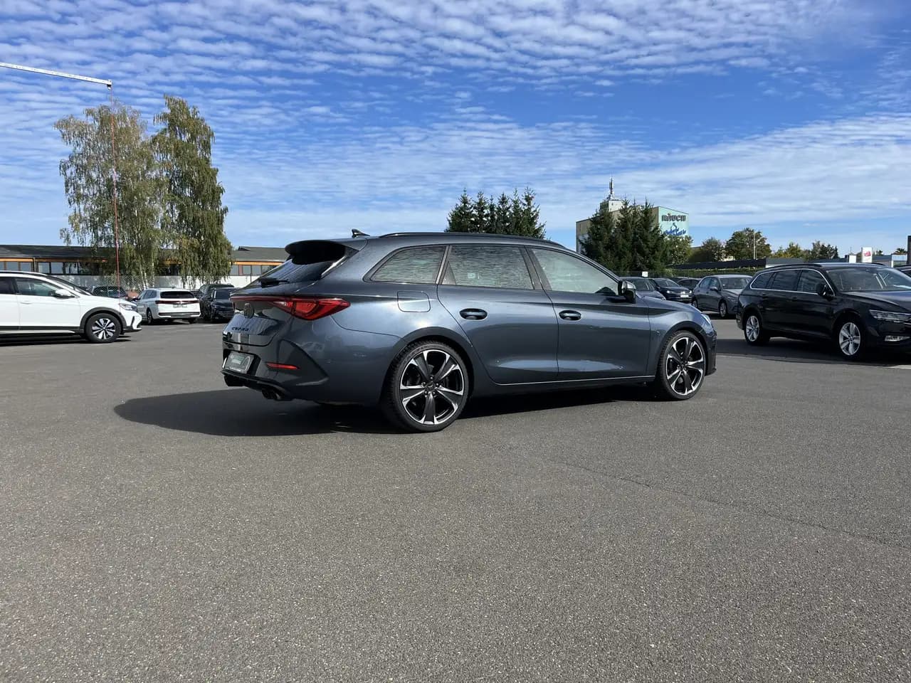 CUPRA Leon SP 2.0 TSI DSG VZ 4Drive 175€ m.20% Anz. Navi AC — معرض صور السيارة 7