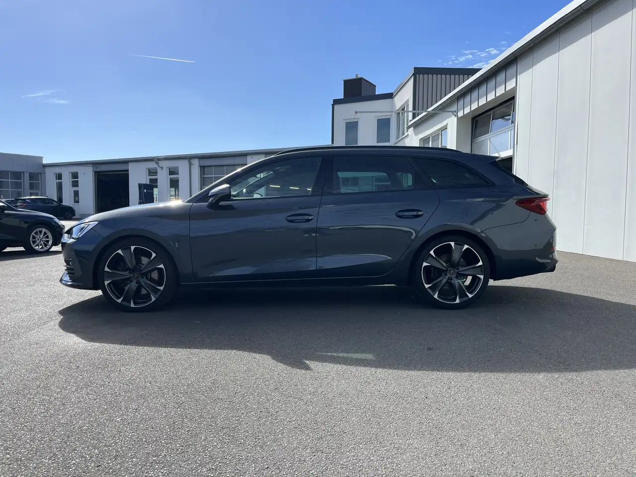 CUPRA Leon SP 2.0 TSI DSG VZ 4Drive 175€ m.20% Anz. Navi AC — معرض صور السيارة 2