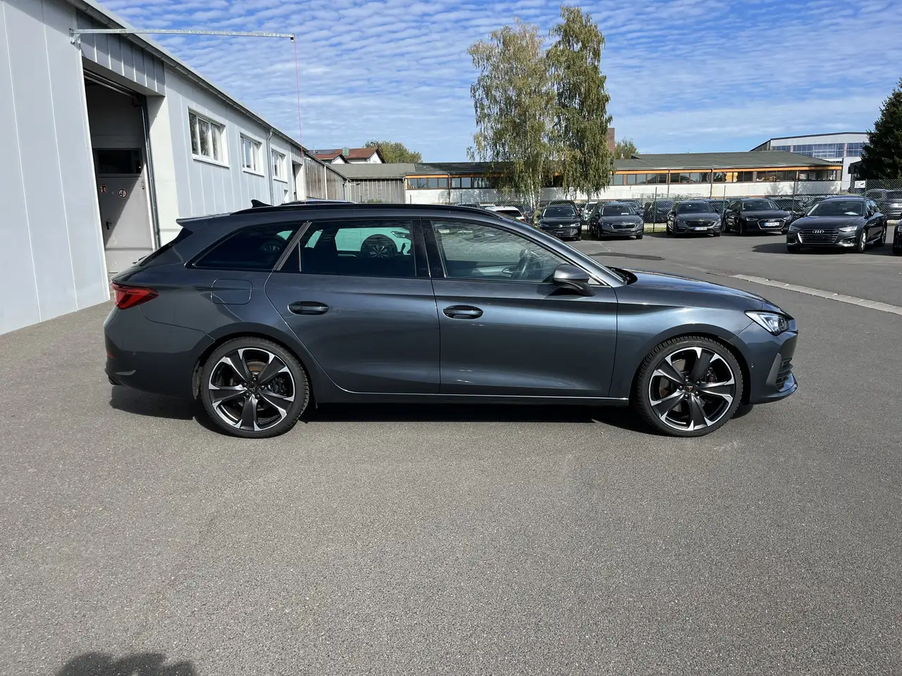CUPRA Leon SP 2.0 TSI DSG VZ 4Drive 175€ m.20% Anz. Navi AC — معرض صور السيارة 6