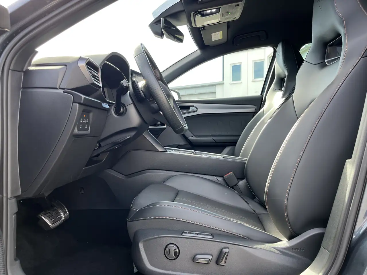 CUPRA Leon SP 2.0 TSI DSG VZ 4Drive 175€ m.20% Anz. Navi AC — معرض صور السيارة 13