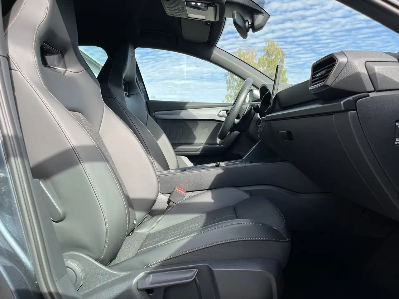 CUPRA Leon SP 2.0 TSI DSG VZ 4Drive 175€ m.20% Anz. Navi AC — معرض صور السيارة 15