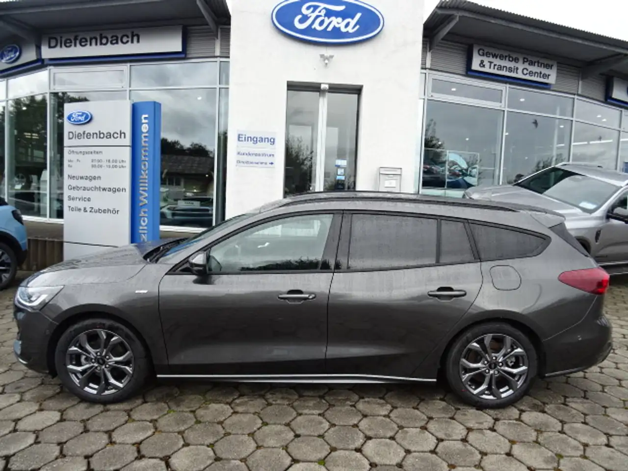Ford Focus 1.0 Ecoboost Hybrid Turnier ST-Line Autom. — معرض صور السيارة 2