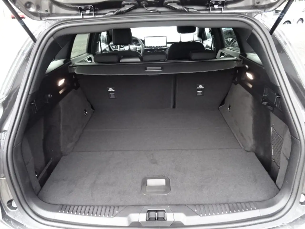 Ford Focus 1.0 Ecoboost Hybrid Turnier ST-Line Autom. — معرض صور السيارة 16