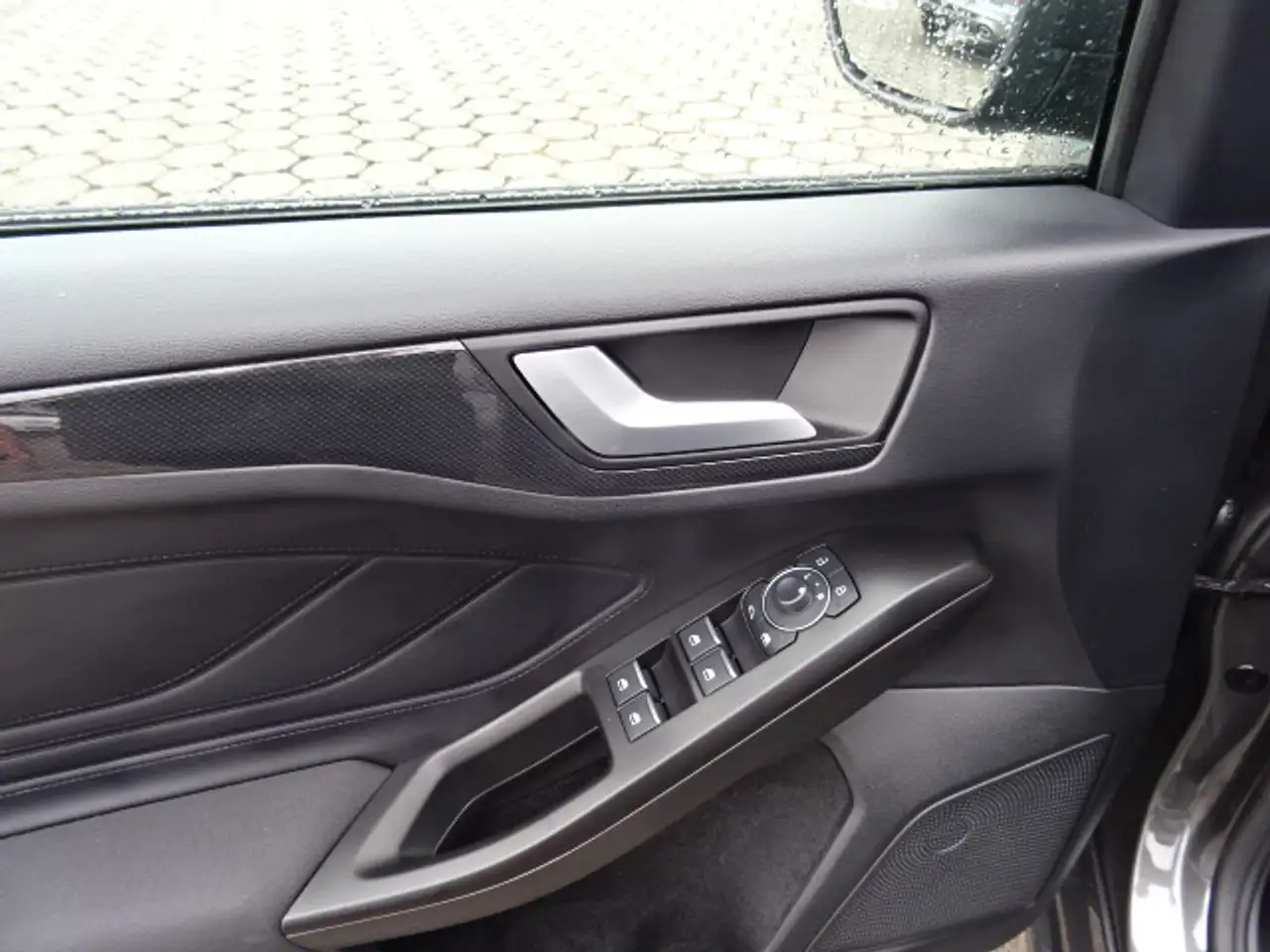 Ford Focus 1.0 Ecoboost Hybrid Turnier ST-Line Autom. — معرض صور السيارة 9