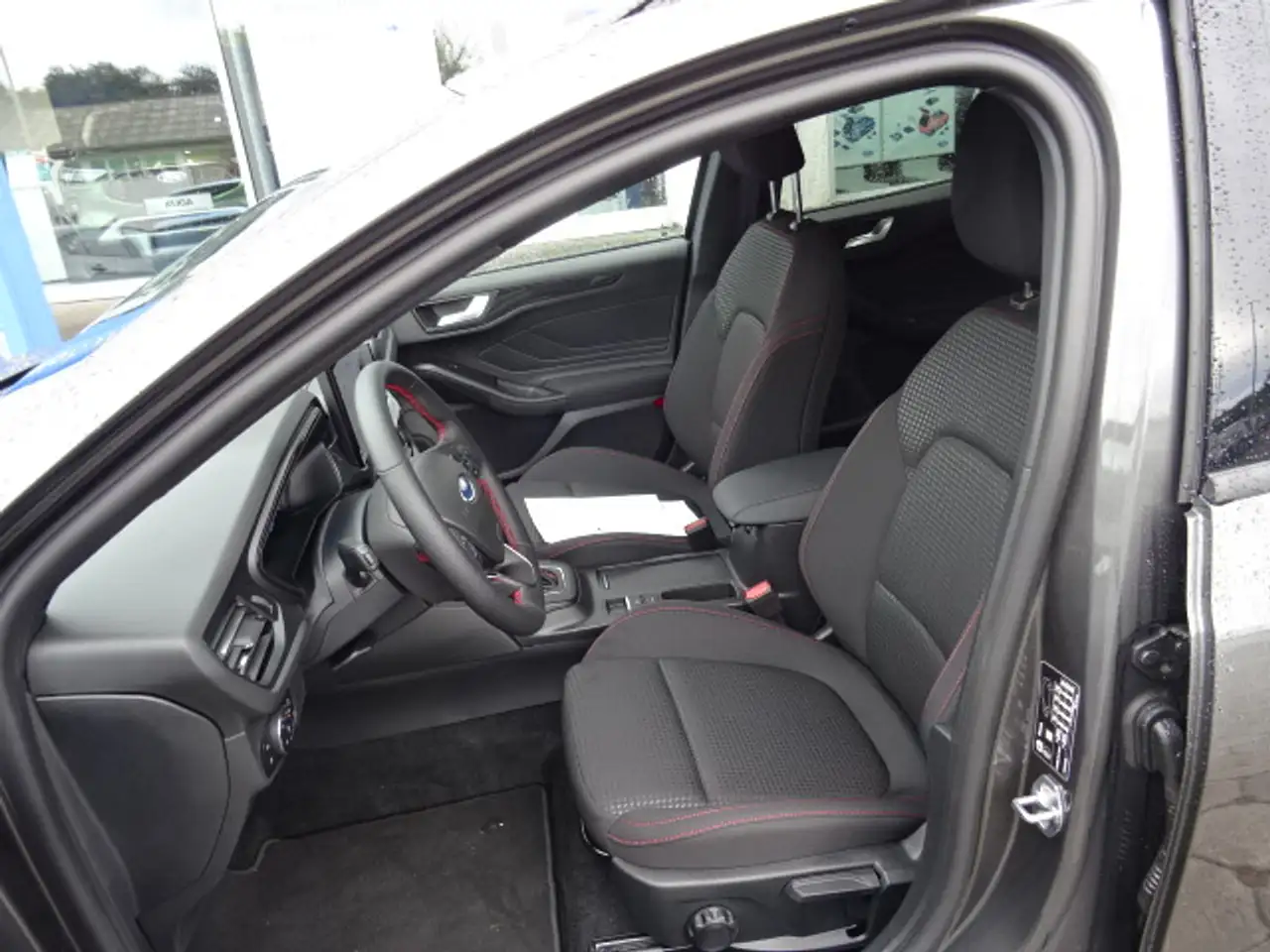 Ford Focus 1.0 Ecoboost Hybrid Turnier ST-Line Autom. — معرض صور السيارة 6