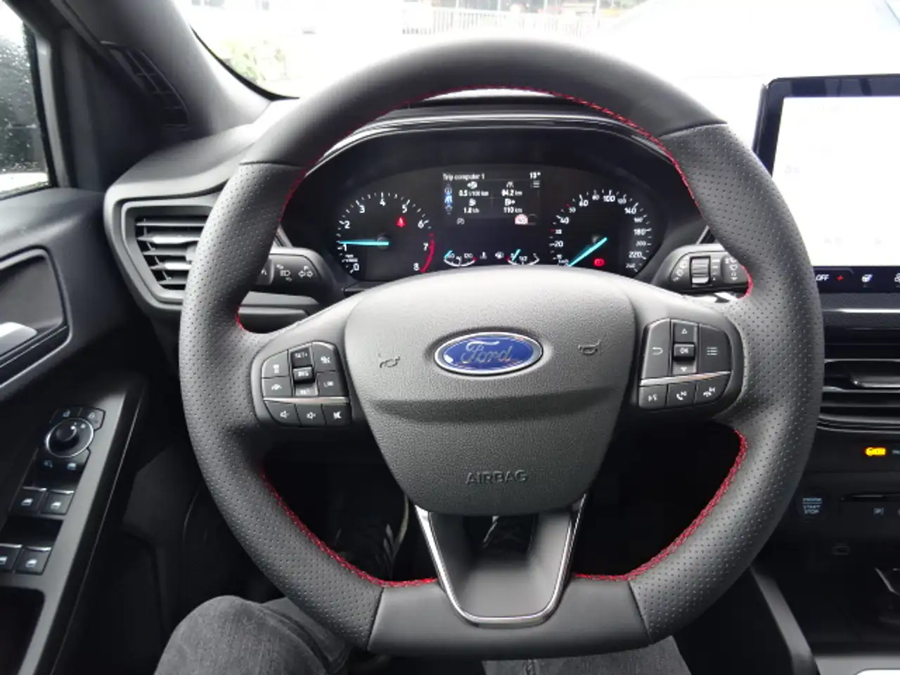 Ford Focus 1.0 Ecoboost Hybrid Turnier ST-Line Autom. — معرض صور السيارة 14