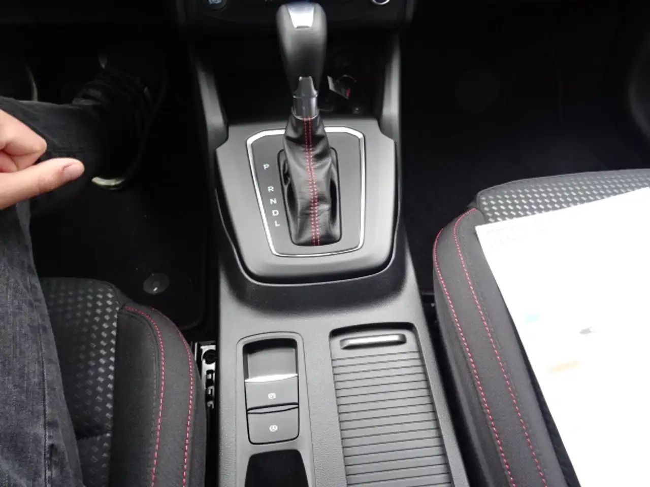 Ford Focus 1.0 Ecoboost Hybrid Turnier ST-Line Autom. — معرض صور السيارة 13