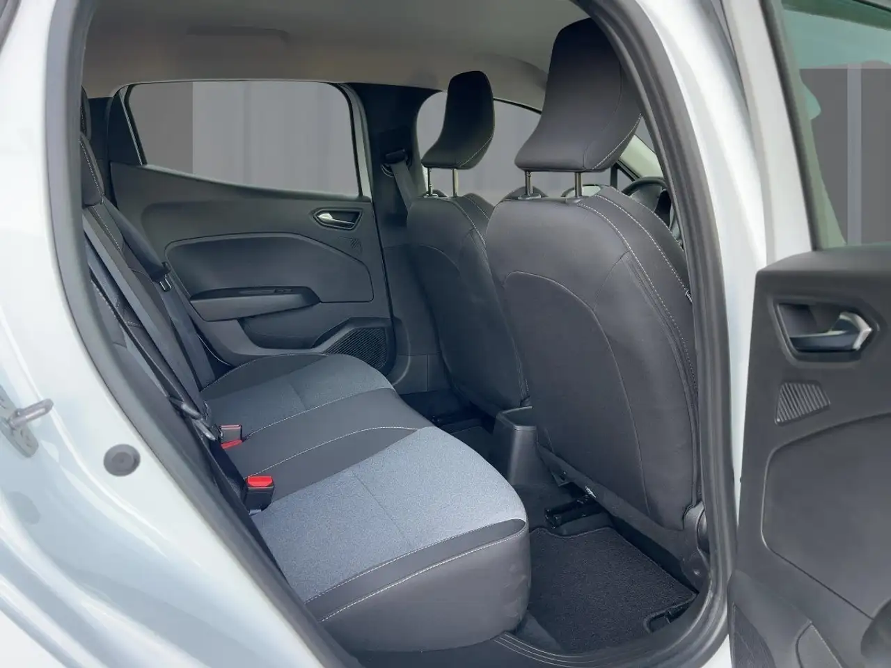 Renault Clio Evolution TCe 90 — معرض صور السيارة 9