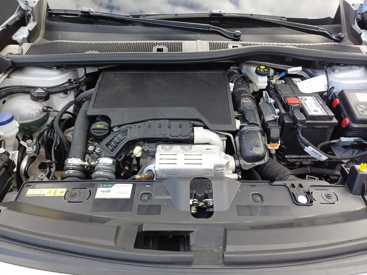 Peugeot 2008 Neuer 2008 Allure PureTech 100 — Vehicle gallery 5