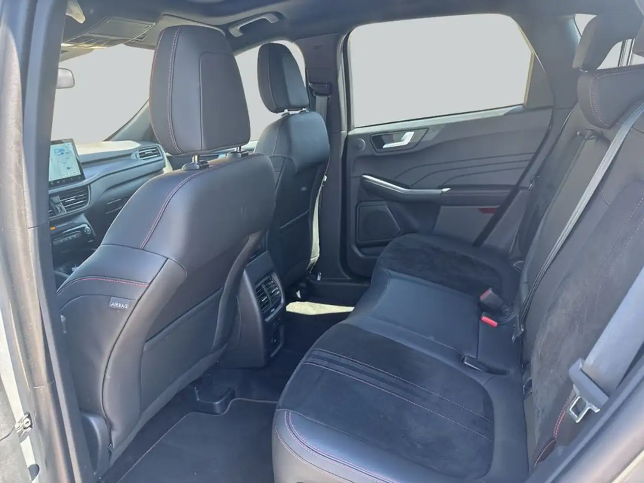 Ford Kuga 2.5 Duratec FHEV ST-LINE X — معرض صور السيارة 11