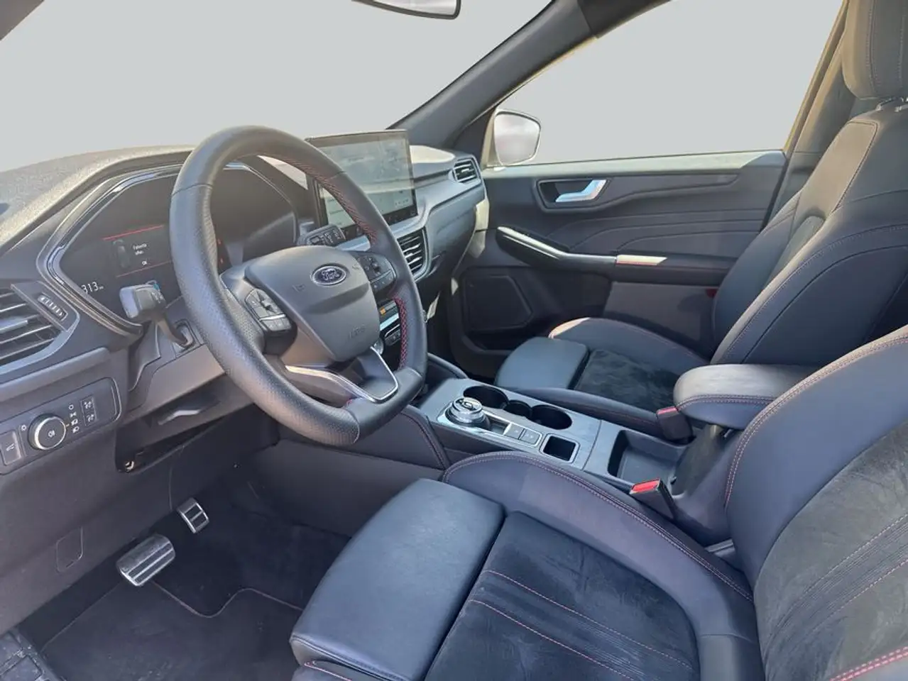 Ford Kuga 2.5 Duratec FHEV ST-LINE X — معرض صور السيارة 9