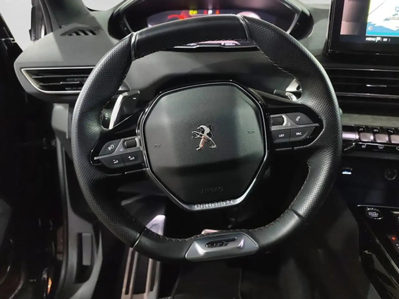 Peugeot 3008 Hybrid 136 GT PANO NAVI LED KAMERA PDC SHZ — معرض صور السيارة 13