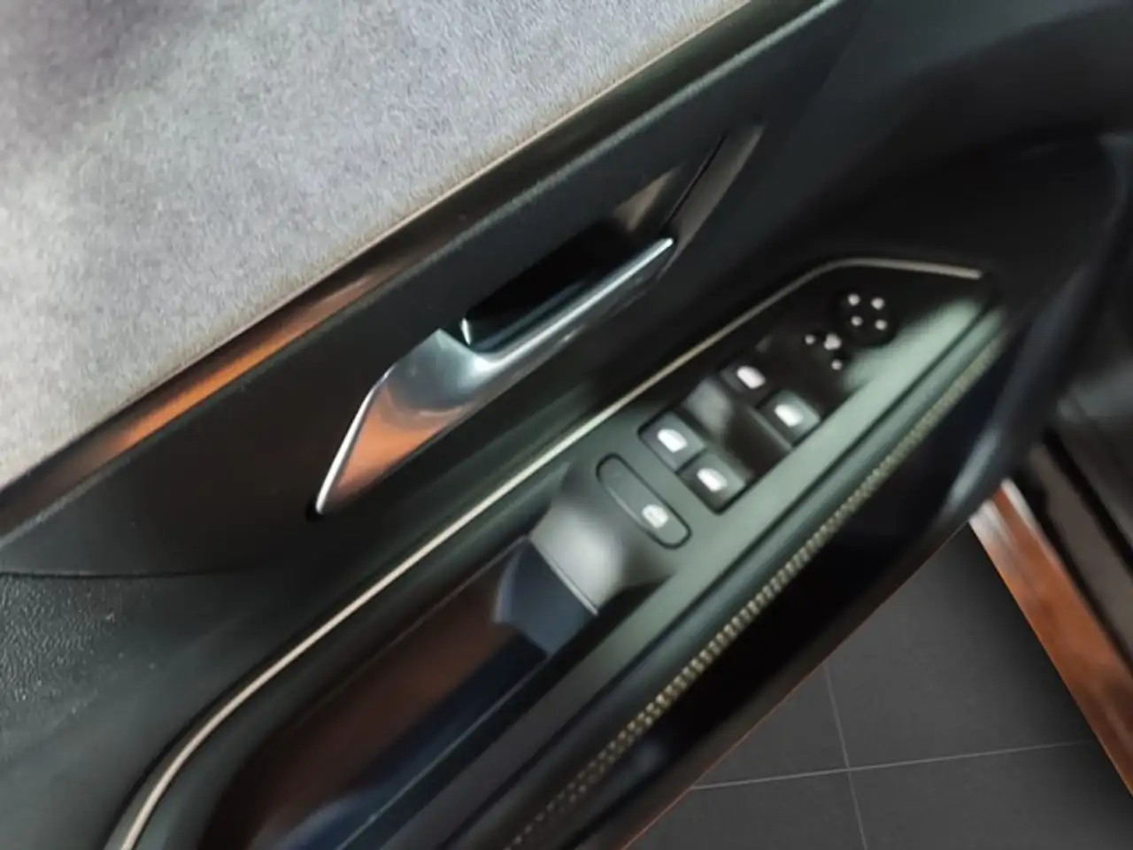 Peugeot 3008 Hybrid 136 GT PANO NAVI LED KAMERA PDC SHZ — معرض صور السيارة 14
