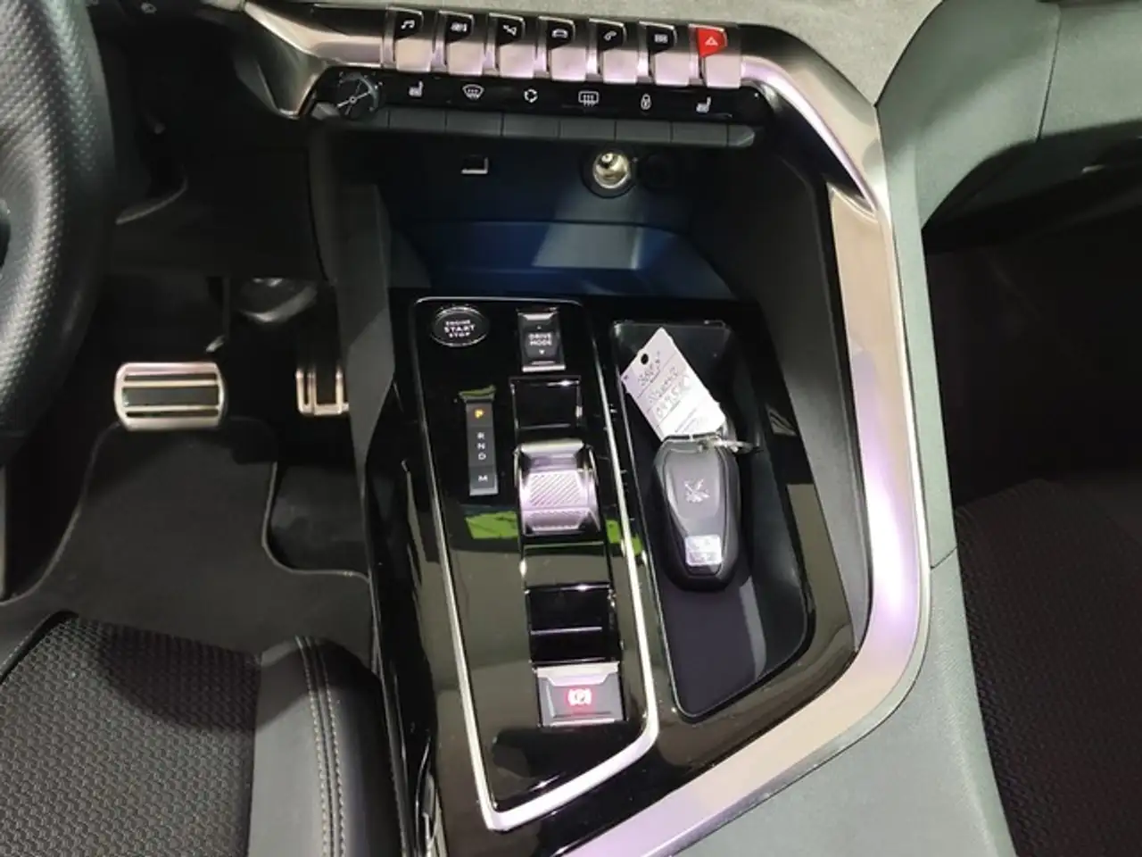 Peugeot 3008 Hybrid 136 GT PANO NAVI LED KAMERA PDC SHZ — معرض صور السيارة 11