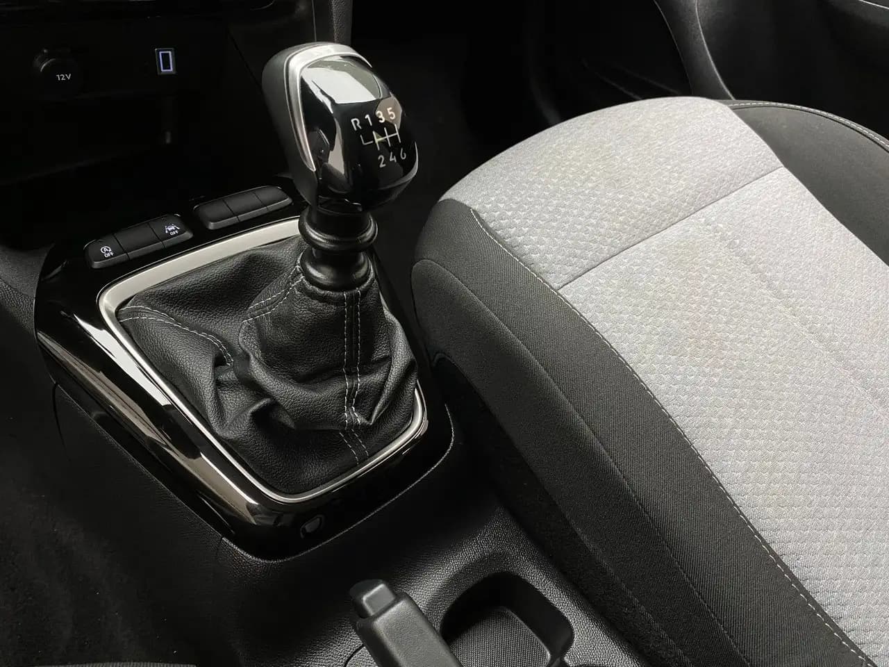 Opel Corsa F 1.2 Edition Winterpaket LED Navigation — معرض صور السيارة 14