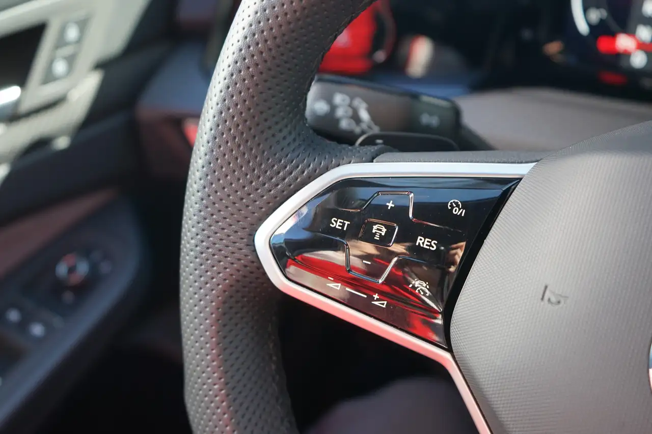 Volkswagen Golf VIII Variant R-Line eTSI LED Navi Kamera — معرض صور السيارة 26