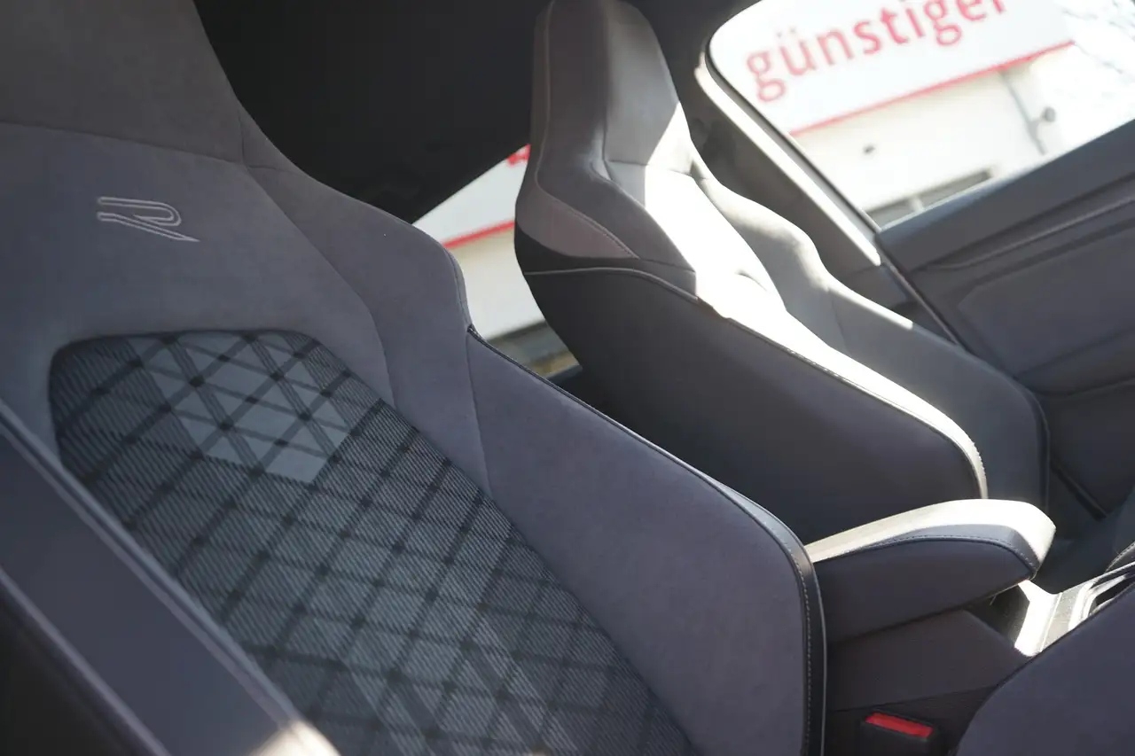 Volkswagen Golf VIII Variant R-Line eTSI LED Navi Kamera — معرض صور السيارة 16