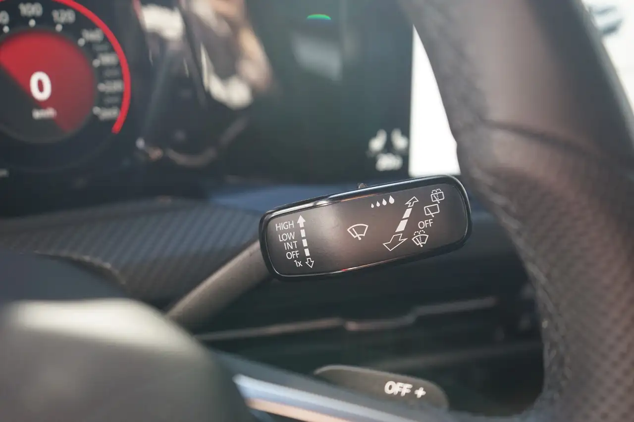 Volkswagen Golf VIII Variant R-Line eTSI LED Navi Kamera — معرض صور السيارة 28