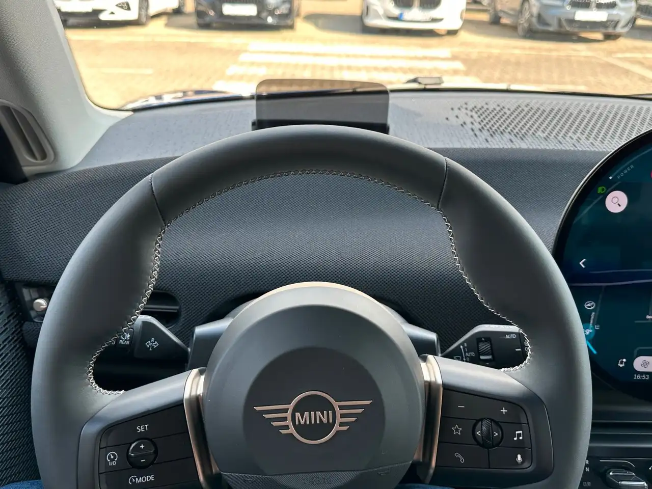 MINI Cooper E Classic Trim +Park-Ass+RFK +AppleCP +An — معرض صور السيارة 15