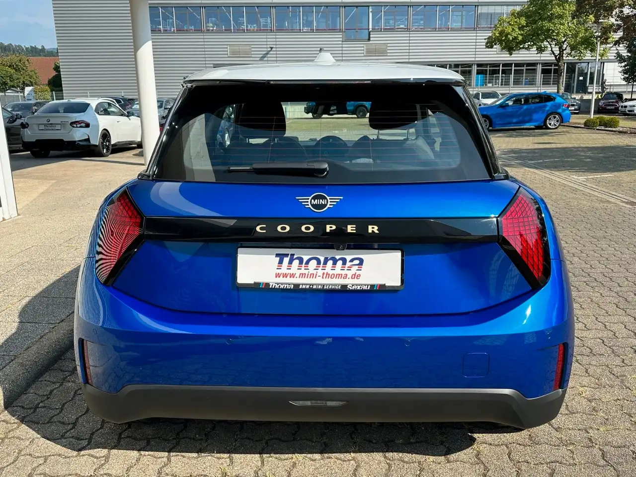 MINI Cooper E Classic Trim +Park-Ass+RFK +AppleCP +An — معرض صور السيارة 4
