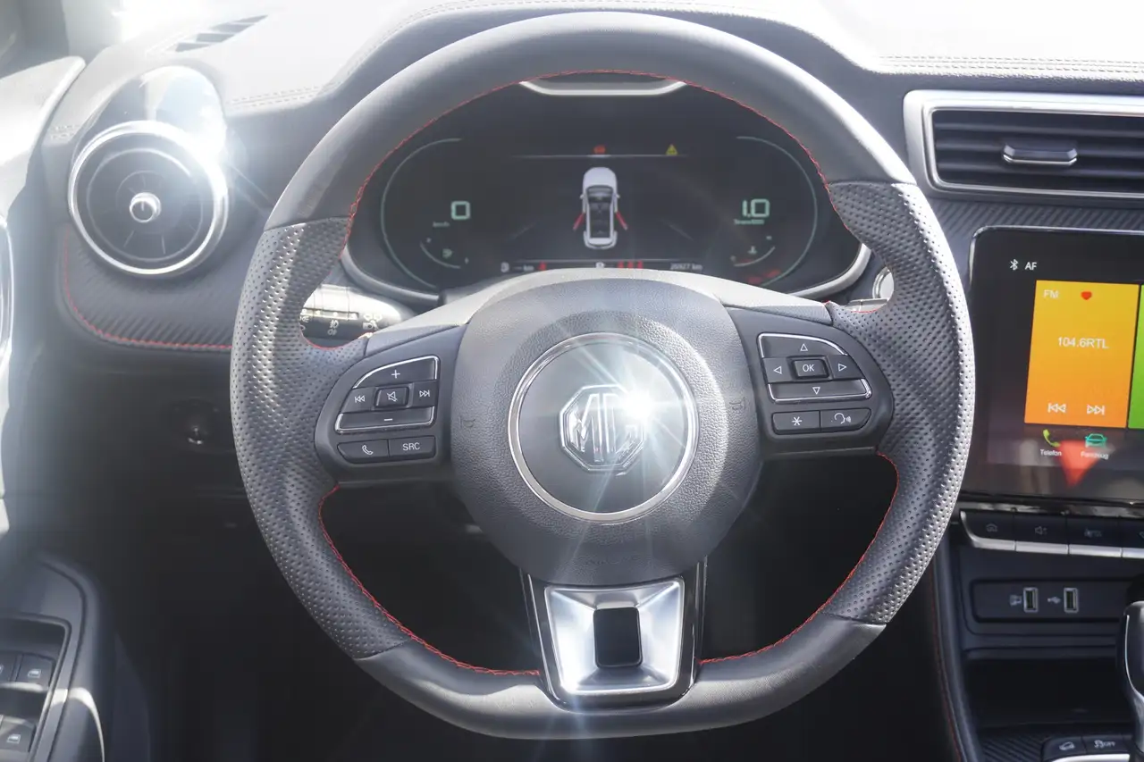 MG ZS 1.0 Luxury LED Navi Totwinkel Android Apple — Galerie du véhicule 20