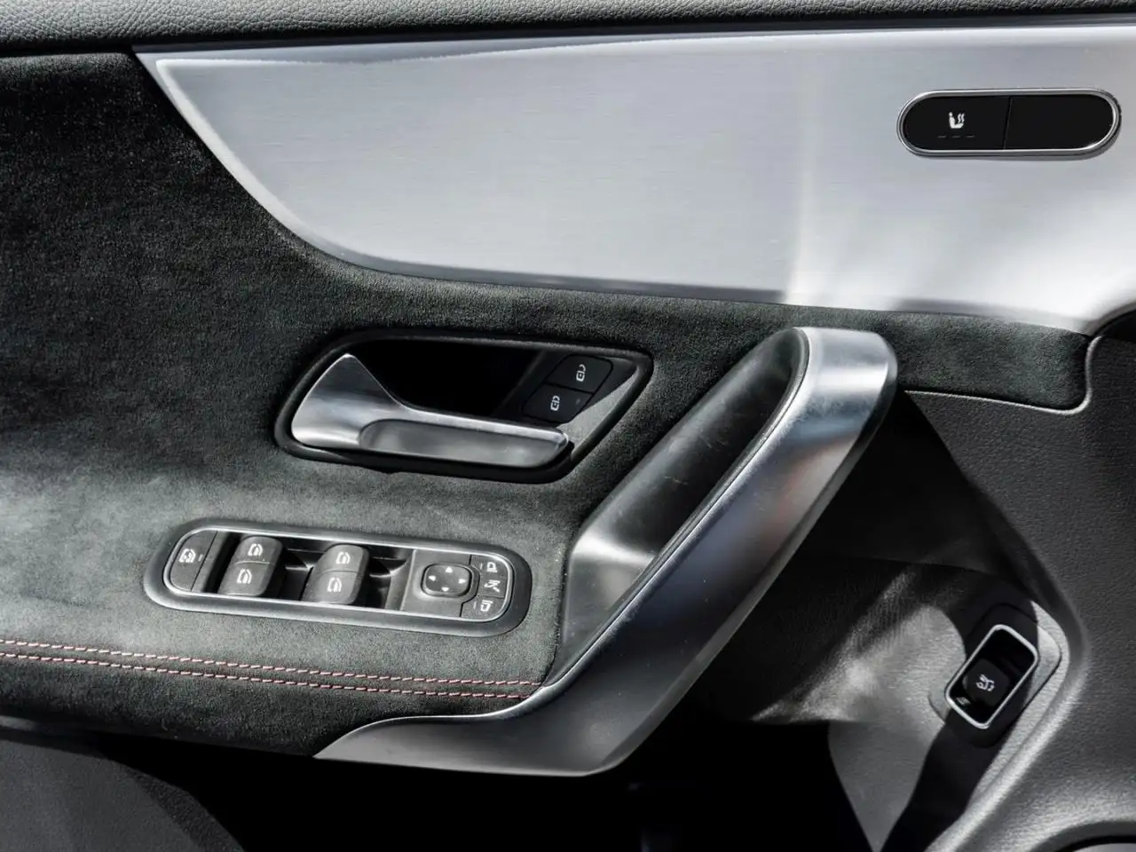 Mercedes-Benz CLA 200 SB AMG Panorama 360° Distronic EasyPack — Galería del vehículo 17