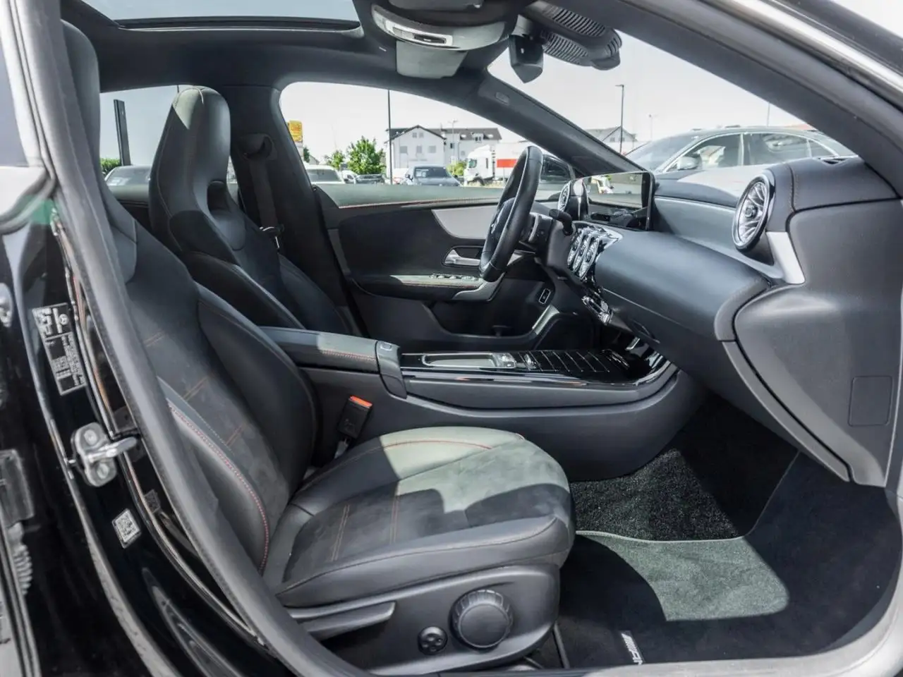 Mercedes-Benz CLA 200 SB AMG Panorama 360° Distronic EasyPack — Galería del vehículo 6