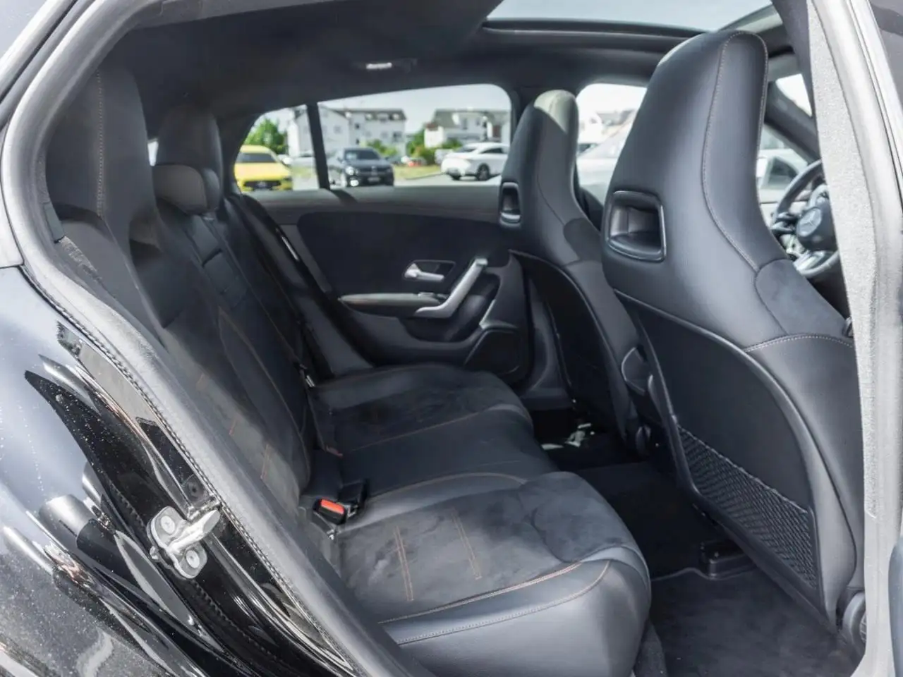 Mercedes-Benz CLA 200 SB AMG Panorama 360° Distronic EasyPack — Galería del vehículo 11