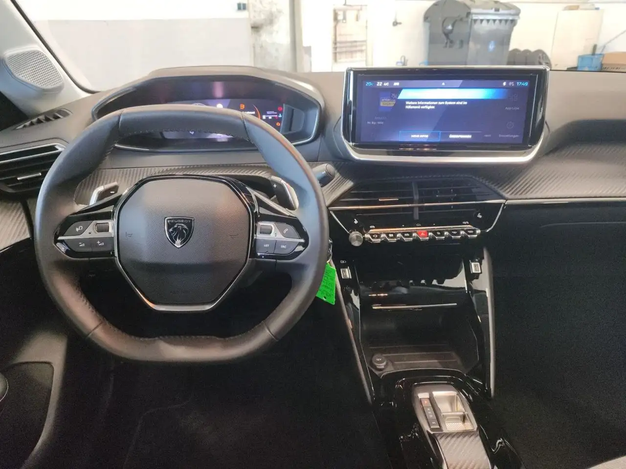 Peugeot 208 Allure Hybrid 100 e-DSC6 — Vehicle gallery 9