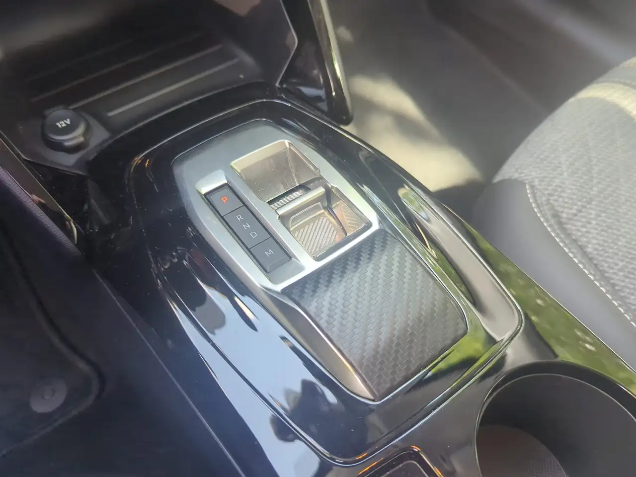 Peugeot 208 1.2 100 Allure LED+SHZ+KeyLess+KlimaA+PDC — Galería del vehículo 13