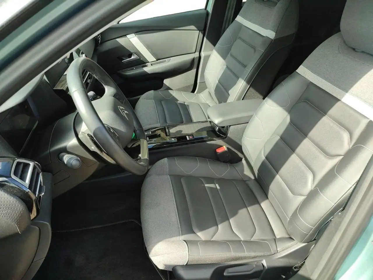 Citroen C4 1.2 NAVI*SHZ*KAMERA*LEDER — معرض صور السيارة 6